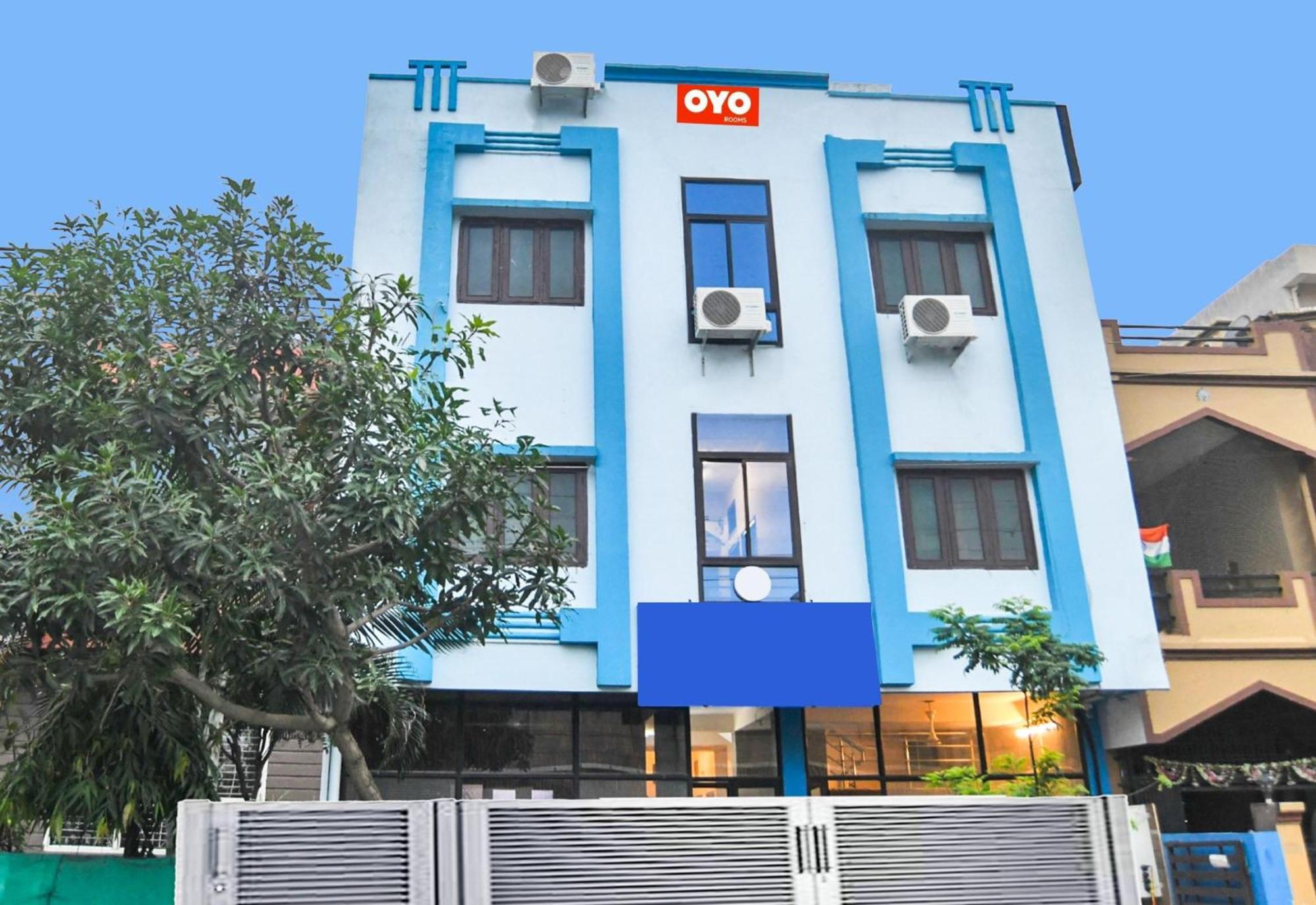 Spot On 49263 Silver Peace 4* Indore
